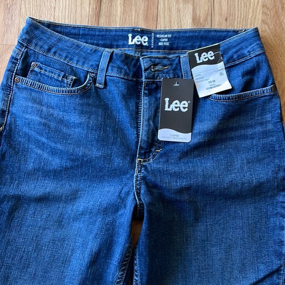 Women’s Lee Capri Jeans, Size 10, New w/Tags - Make an Offer! - Picture 4 of 6